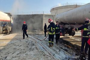 مهار حریق کامیون سوخت رسان در شرکت نفت کرمانشاه