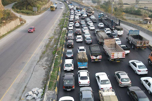 ترافیک سنگین وسایل نقلیه در محور هراز