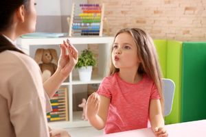 اختلال زبانی کودکان را چگونه حل کنیم؟