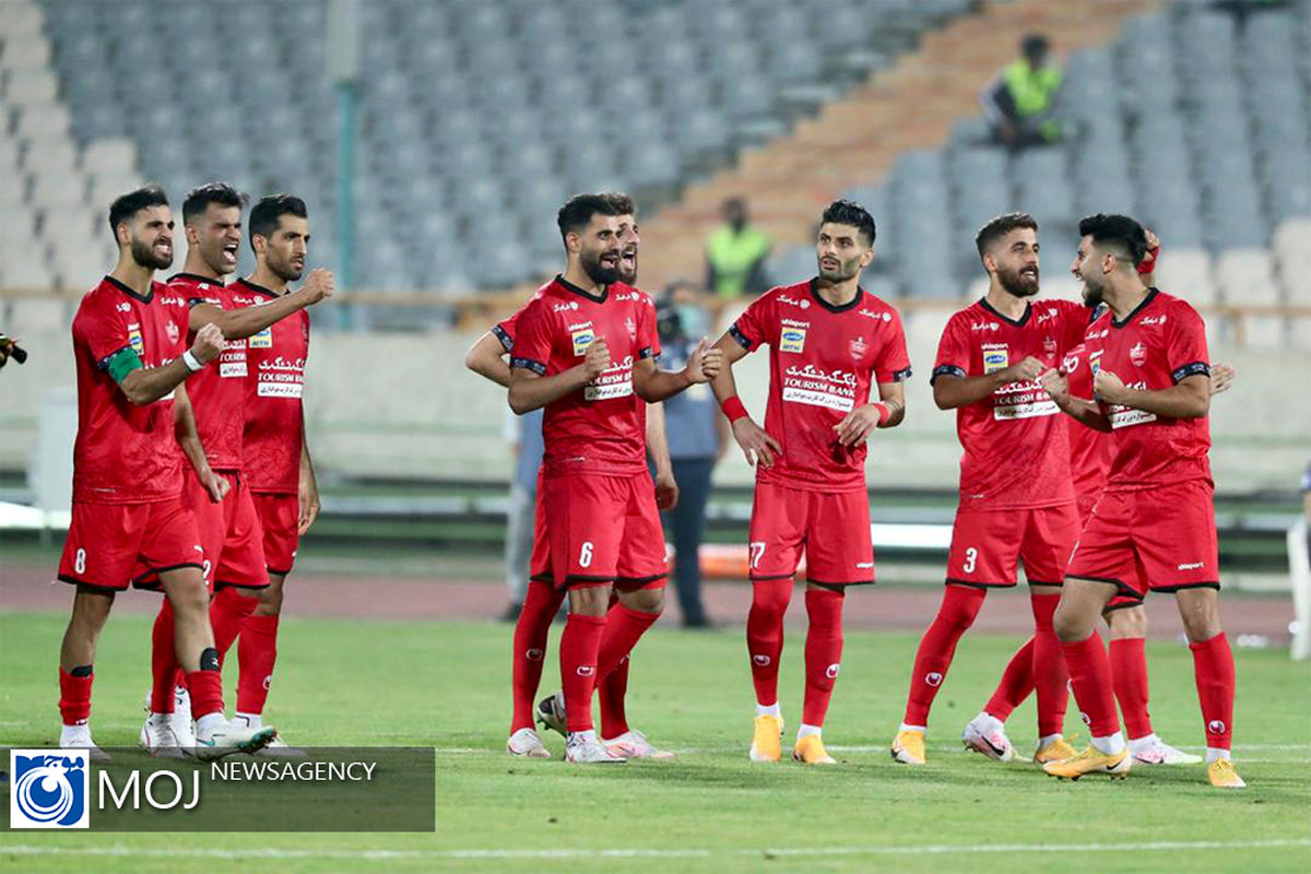 دیدار تیم های فوتبال پرسپولیس و استقلال تهران