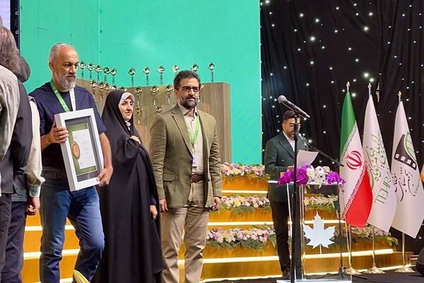 تجلیل از هنرمندان برگزیده جشنواره ملی عکس «خانواده ایرانی» در اختتامیه جشنواره بین‌المللی فیلم کوتاه تهران