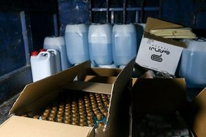 کشف 20 کارتن ماده ضد عفونی کننده در خمینی شهر / دستگیری یک نفر توسط نیروی انتظامی