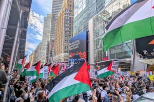 پرچم فلسطین در نیویورک همزمان با سخنرانی نتانیاهو به اهتزاز درآمد