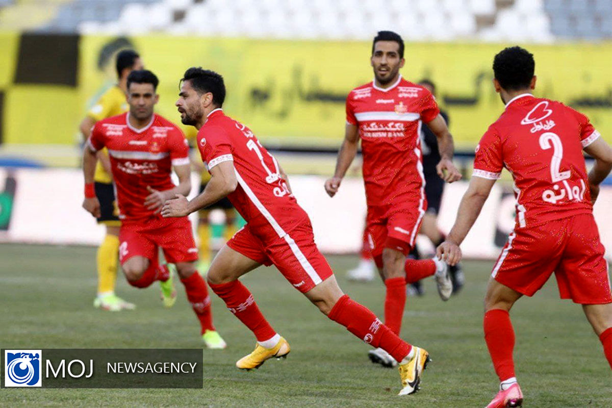 دیدار تیم های فوتبال سپاهان اصفهان و پرسپولیس