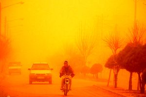 ریزگردها ادارات و مراکز آموزشی را به تعطیلی کشاند