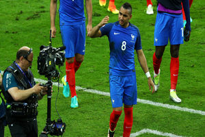 دیمیتری نگفته است که قطعا در وستهام می‌‌ماند