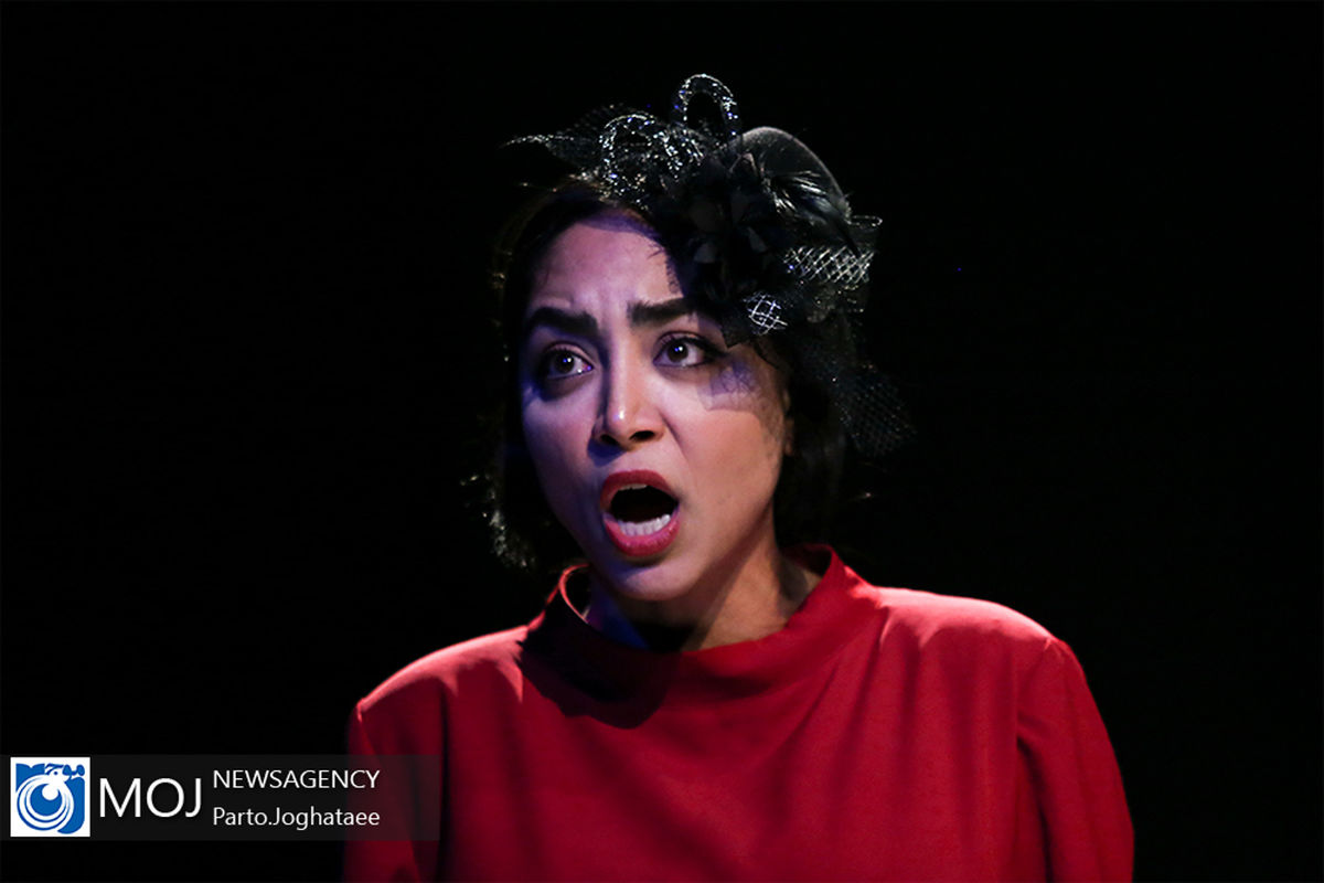 نمایش شازده احتجاب