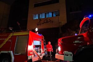 خودروی پرشیا در داخل پارکینگ آتش گرفت / ۱۳نفر نجات یافتند