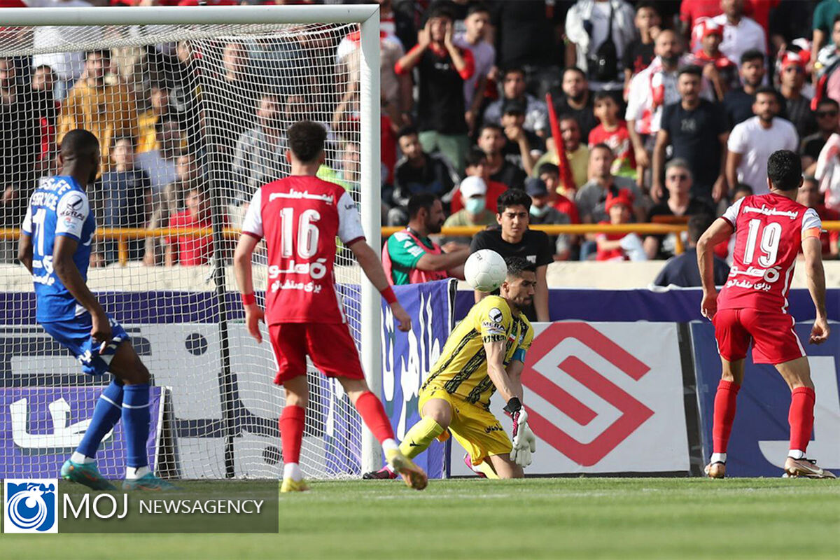 شهرآورد صدم بین تیم های فوتبال پرسپولیس و استقلال