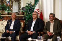 برای فراهم کردن رونق اقتصادی، باید ایثارگرانه تلاش کرد