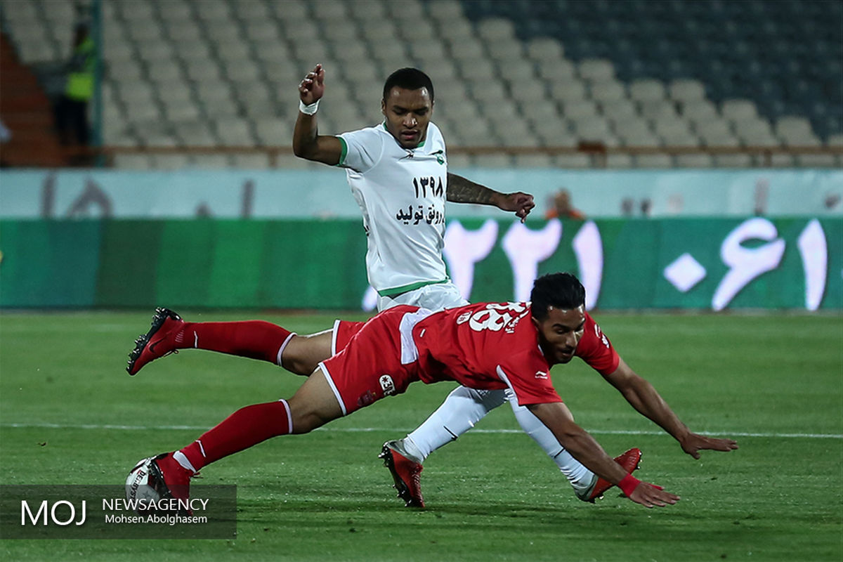دیدار تیم های فوتبال پرسپولیس و ماشین سازی تبریز