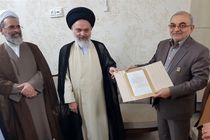 استاندار قم خادم افتخاری نهاد نماز جمعه قم شد 