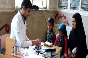 گلایه‌ نماینده سبزوار از صف‌های طولانی پشت درب مطب‌ها/ پزشک متخصص در ۴۰۰ کیلومتری برخی روستاها است