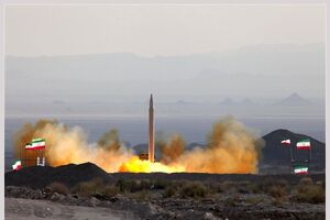 موشک قیام برای هدف قراردادن پایگاه‌های آمریکا در منطقه + تصاویر