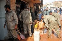 ارتش به کمک سیل زده های تبریز آمد