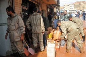 ارتش به کمک سیل زده های تبریز آمد