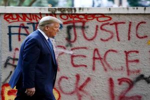 ۳ نگرانی بزرگ ترامپ در مورد پیامدهای تجاوز به تاسیسات هسته ای ایران