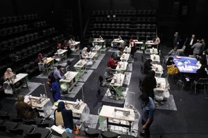 با مشارکت بنیاد رودکی تالار حافظ کارگاه خیریه تولید ماسک شد