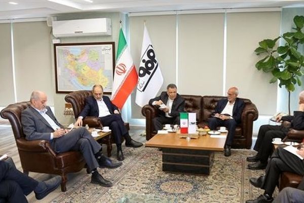 ۴۵ سال تجربه مدیریت فولاد مبارکه دور میز همدلی