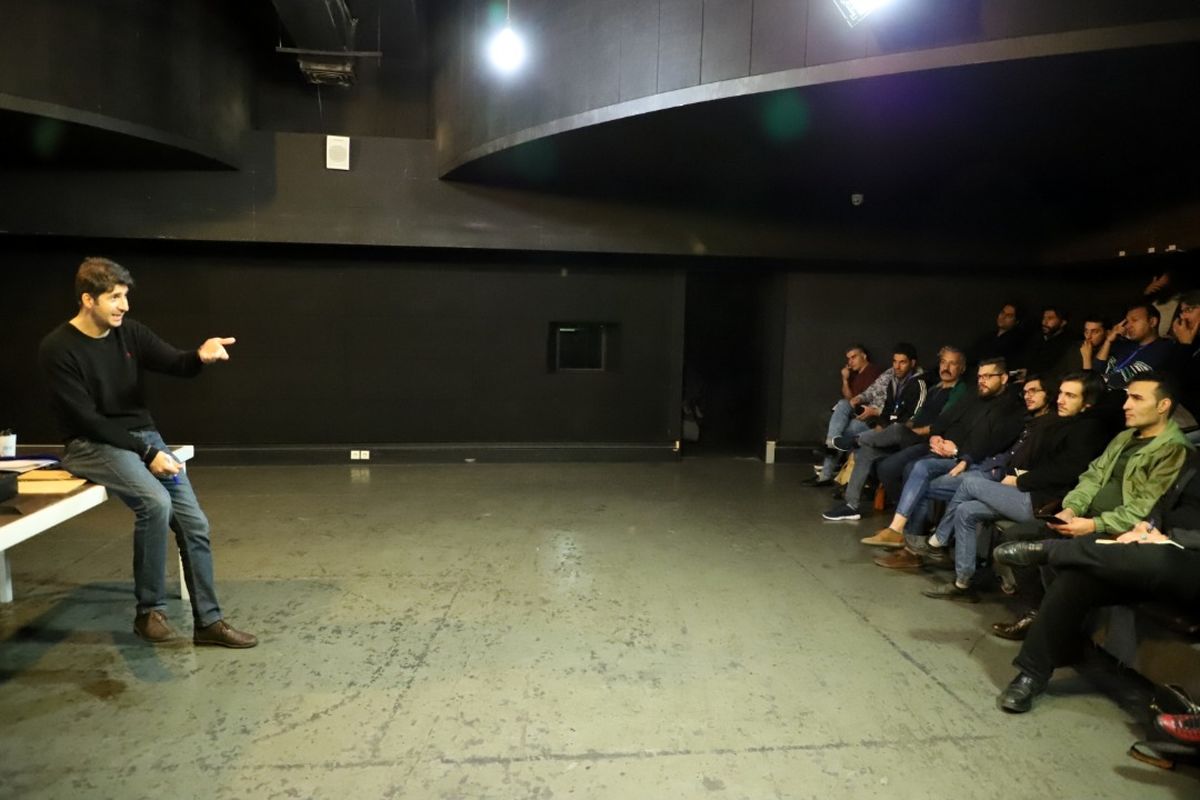 کارگاه «طراحی صحنه: نقطه اشتراک تعامل هنری و تعادل اقتصادی»