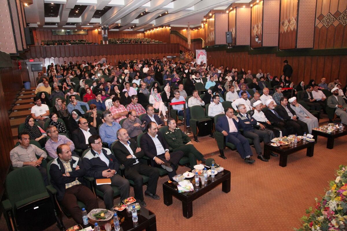 تجلیل از آزادگان شهرستان لنجان در ذوب آهن اصفهان
