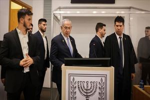 نتانیاهو برای پاسخ‌گویی به اتهامات درباره فساد به دادگاه رفت