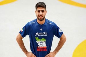 مهدی یوسفی قهرمان وزن ۷۹ کیلوگرم کشتی آزاد جوانان جهان شد