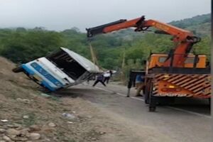 مصدومیت ۱۰ نفر در حادثه واژگونی مینی بوس در سوادکوه