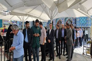 رئیس بانک مرکزی رای خود را به صندوق انداخت