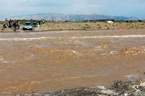 روستای ذهبارک همچنان در محاصره سیل