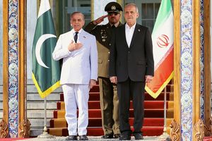 تصاویری جالب از تمرین تشریفات پاکستان برای استقبال از پزشکیان + فیلم