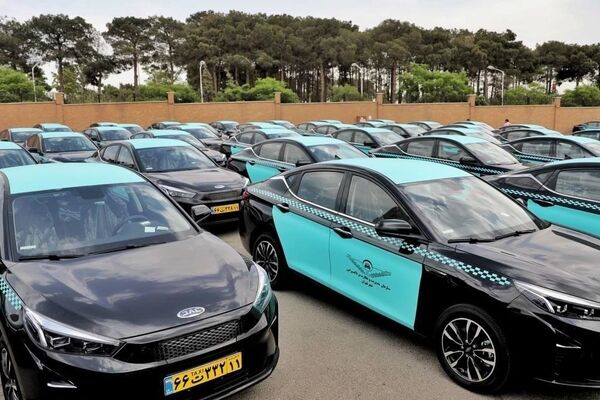 بیش از ۲۵۰ تاکسی برقی وارداتی به تاکسیرانان تهران در جریان جنگ تحویل شد