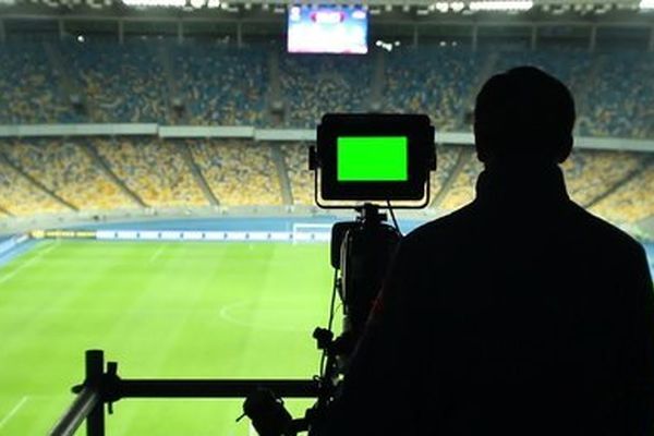 شبکه سه چه فوتبال هایی را در هفته پخش می کند؟