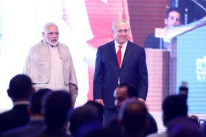 نتانیاهو با حامد کرزای دست داد