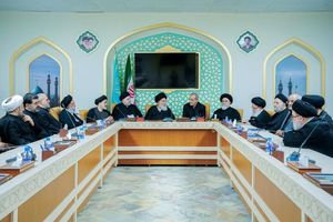 دیدار رئیس‌جمهور در مسجد مقدس جمکران با تولیت این آستان
