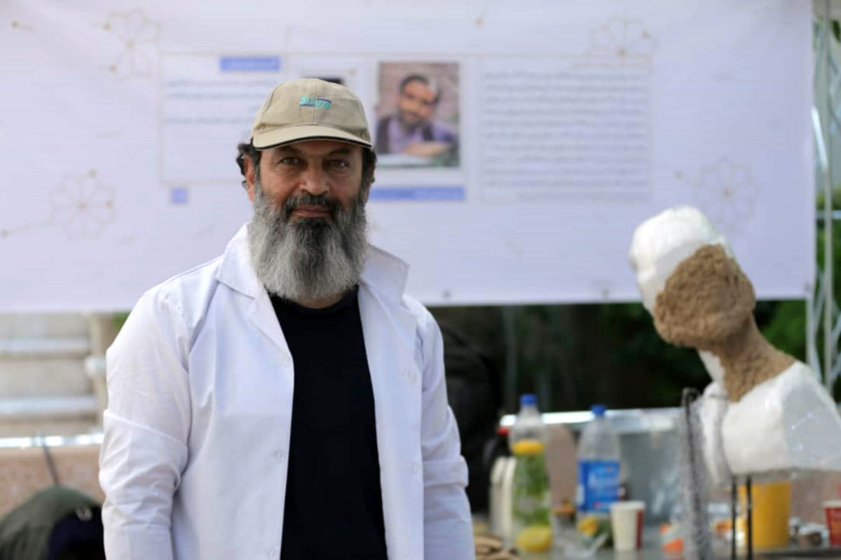 کامبیز هورسان+سازنده مجسمه پرتره پرویز فنی زاده 