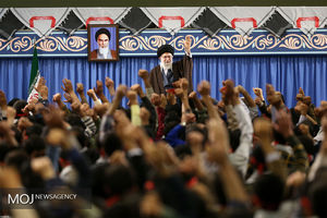 دیدار جمعی از شرکت‌کنندگان در اردوهای راهیان نور با مقام معظم رهبری