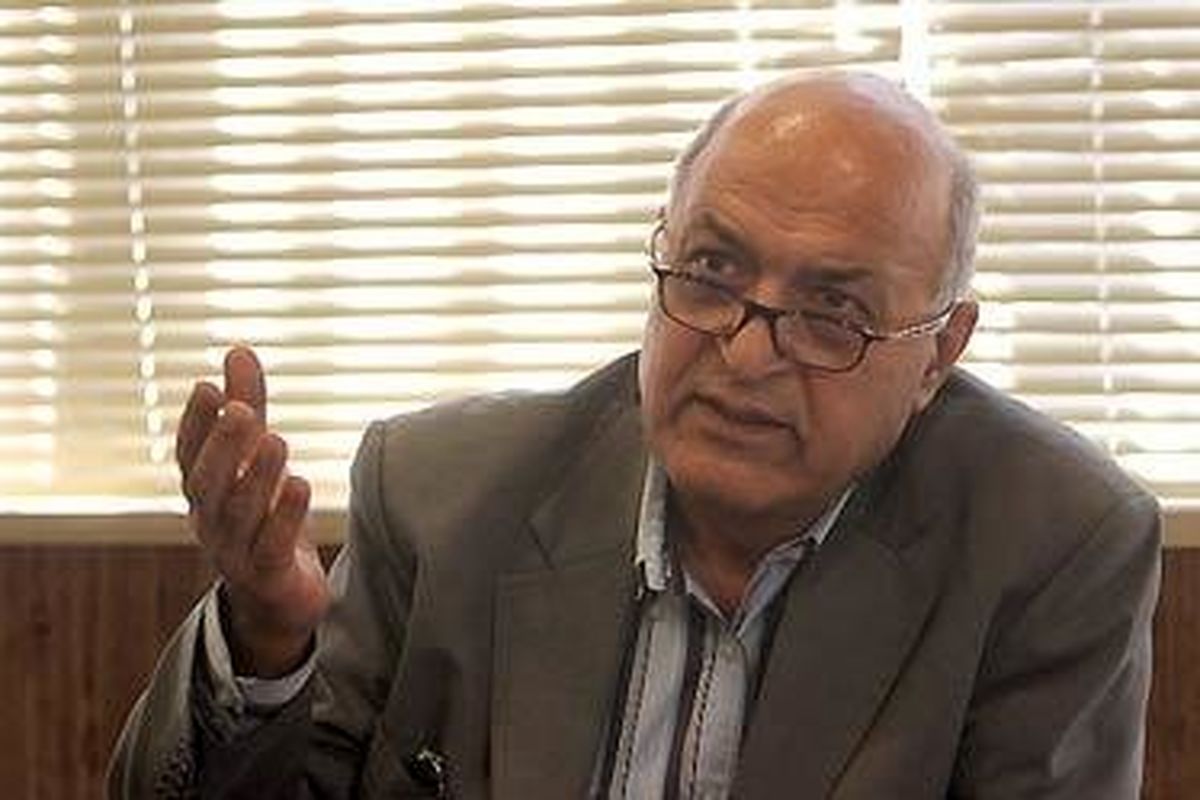محمود آموزگار