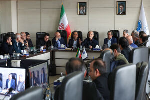 اتاق بازرگانی از پیشگامان جبهه اقتصادی در جنگ ترکیبی و همه‌جانبه دشمن است