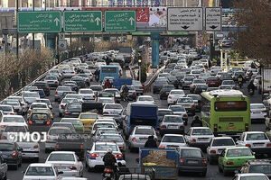 خیابان‌های تهران لغزنده و پرترافیک است