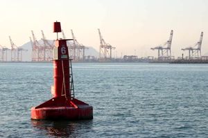 پیشرفت ۵۰ درصدی طرح تعمیر علائم کمک‌ناوبری جزایر هرمزگان