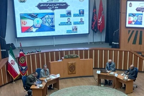 فرمانده نیروی زمینی ارتش در جمع دانشجویان دوره ۸۶ دافوس حضور یافت