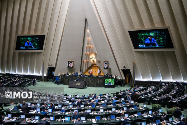 وضعیت بازار کالاهای اساسی و نوسانات ارزی در جلسه غیرعلنی مجلس بررسی می شود