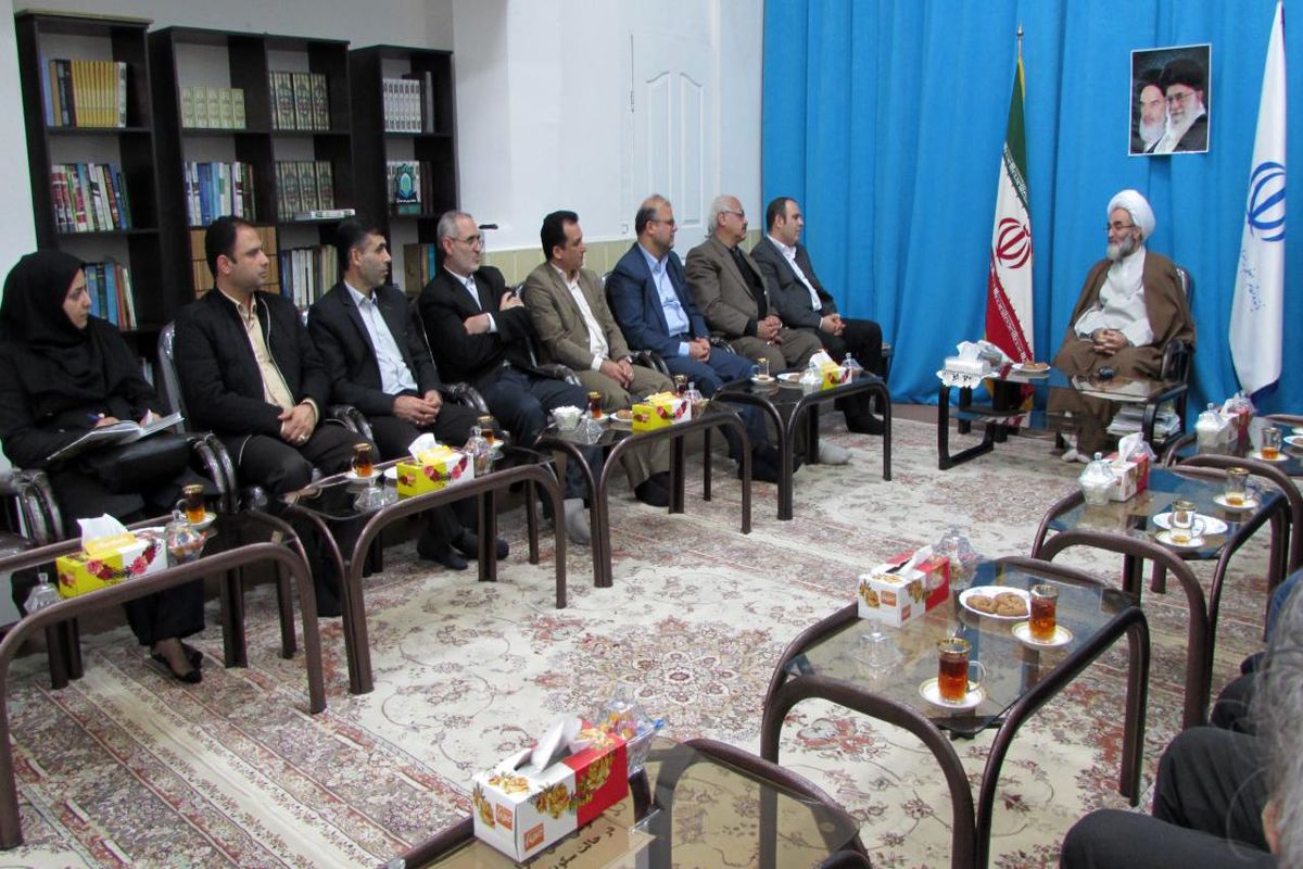 شهردار لاهیجان در دیدار با نماینده ولی فقیه در گیلان