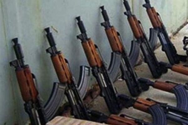 انهدام باند قاچاق سلاح و مهمات در مرزهای کرمانشاه/ کشف 109 قبضه سلاح جنگی