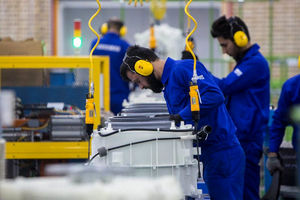 هیچ واحد تولیدی فعالی نباید به علت بدهی تعطیل شود