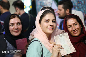 برخی کشورهای عربی باید دموکراسی را از ایران بیاموزند