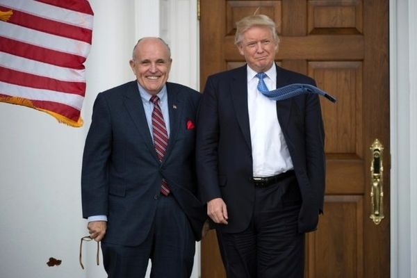 ترامپ ۷۶ متحد سیاسی خود از جمله رودی جولیانی را عفو کرد