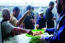 روزانه ۳۰۰ کیلوگرم سوهان قم در میان زائران اربعین حسینی توزیع می گردد