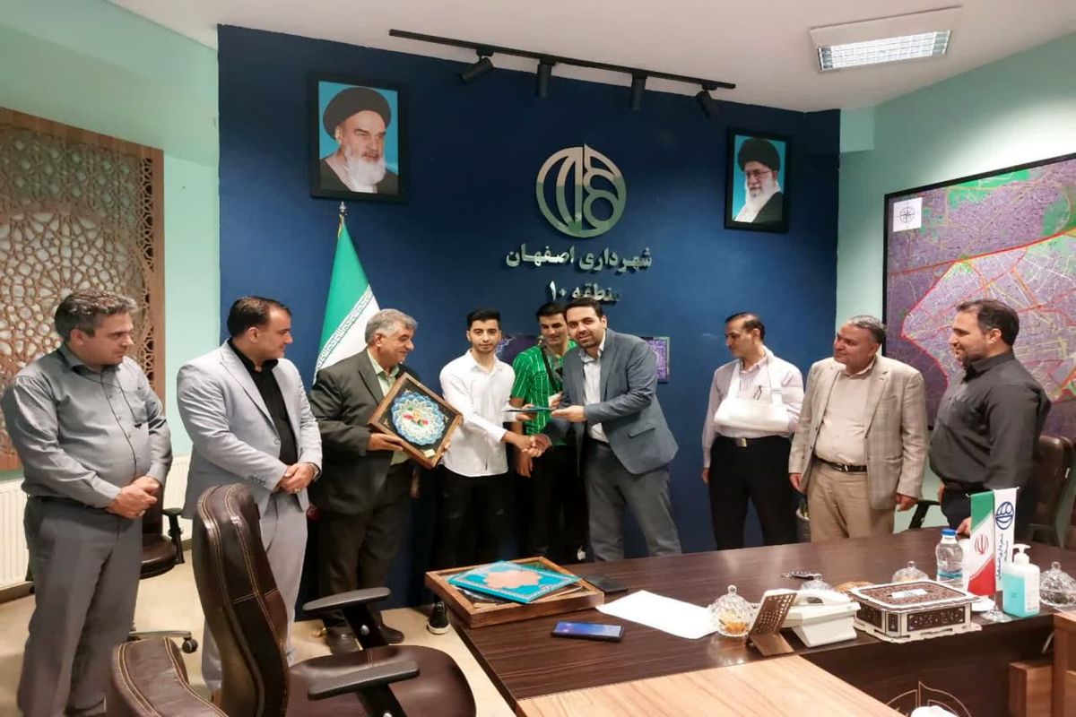 تجیلی از قهرمانان